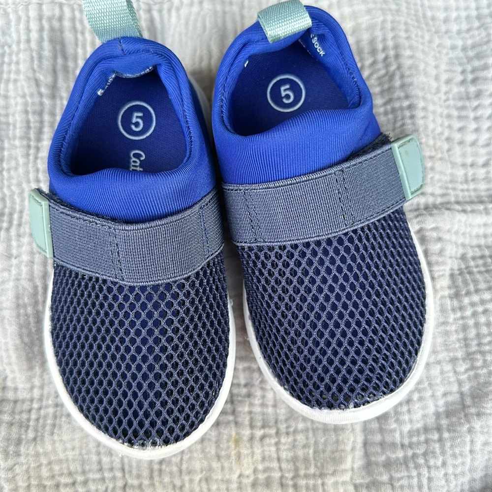 Cat & jack toddler sneakers size 5